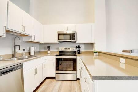 Cozysuites - 1Br With Direct Skybridge Access #1 Indianápolis Exterior foto